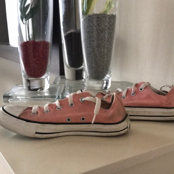 Pink converse (low top) - Picture 2 of 5